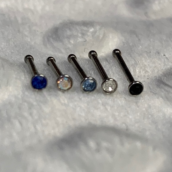 NEW! 13 Pieces - 18 & 20 Gauge Nose Ring Bundle! - Picture 4 of 7